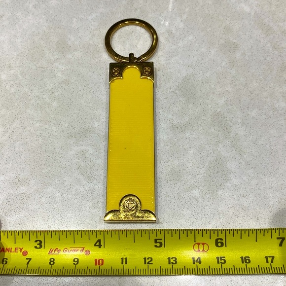 LOUIS VUITTON VINTAGE KEY RING TAB PATENT LEATHER YELLOW GOLD TONE UNISEX ⭐️⭐️⭐️ - Picture 6 of 11
